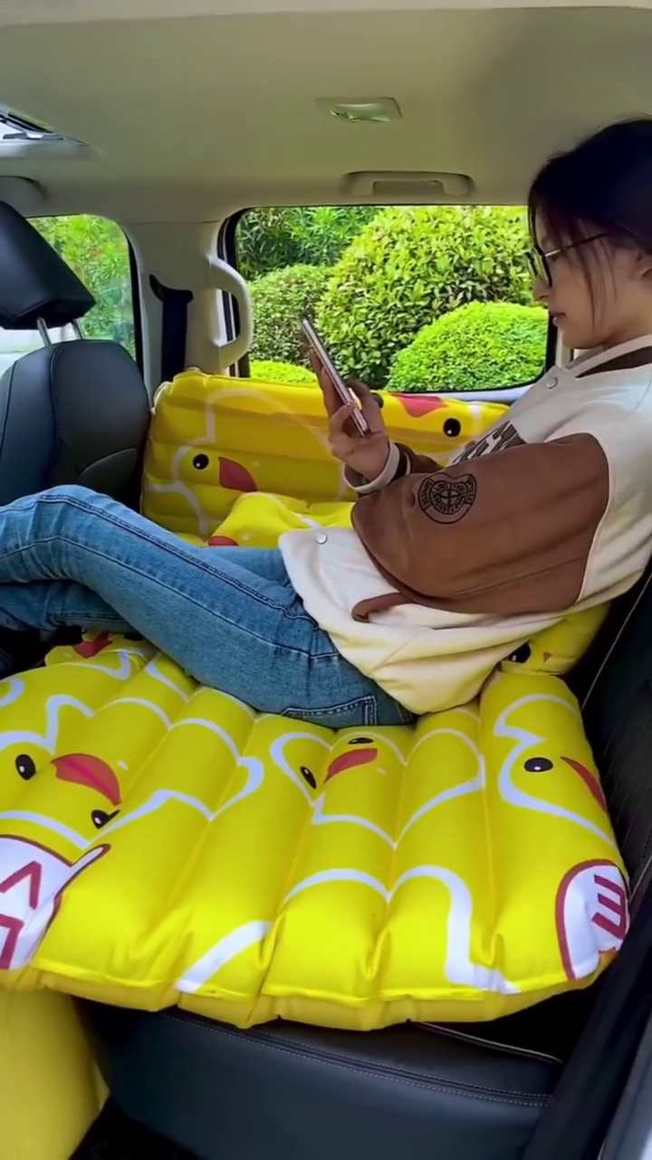 Inflatable Car Mattress with Cute Duck Design – Portable Backseat Bed for Road Trips and Camping - Image 2