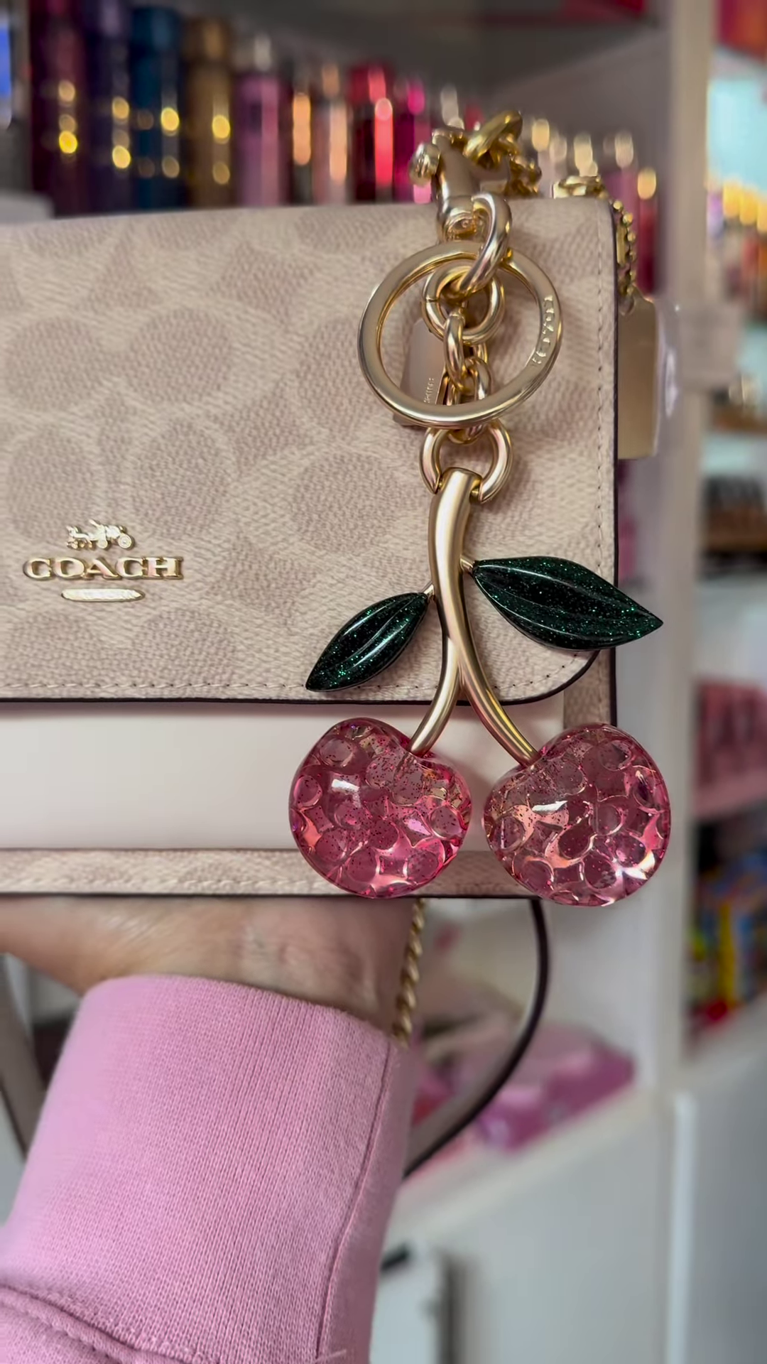 Elegant Designer Crossbody Bag with Signature Pattern and Chain Strap - Image 3