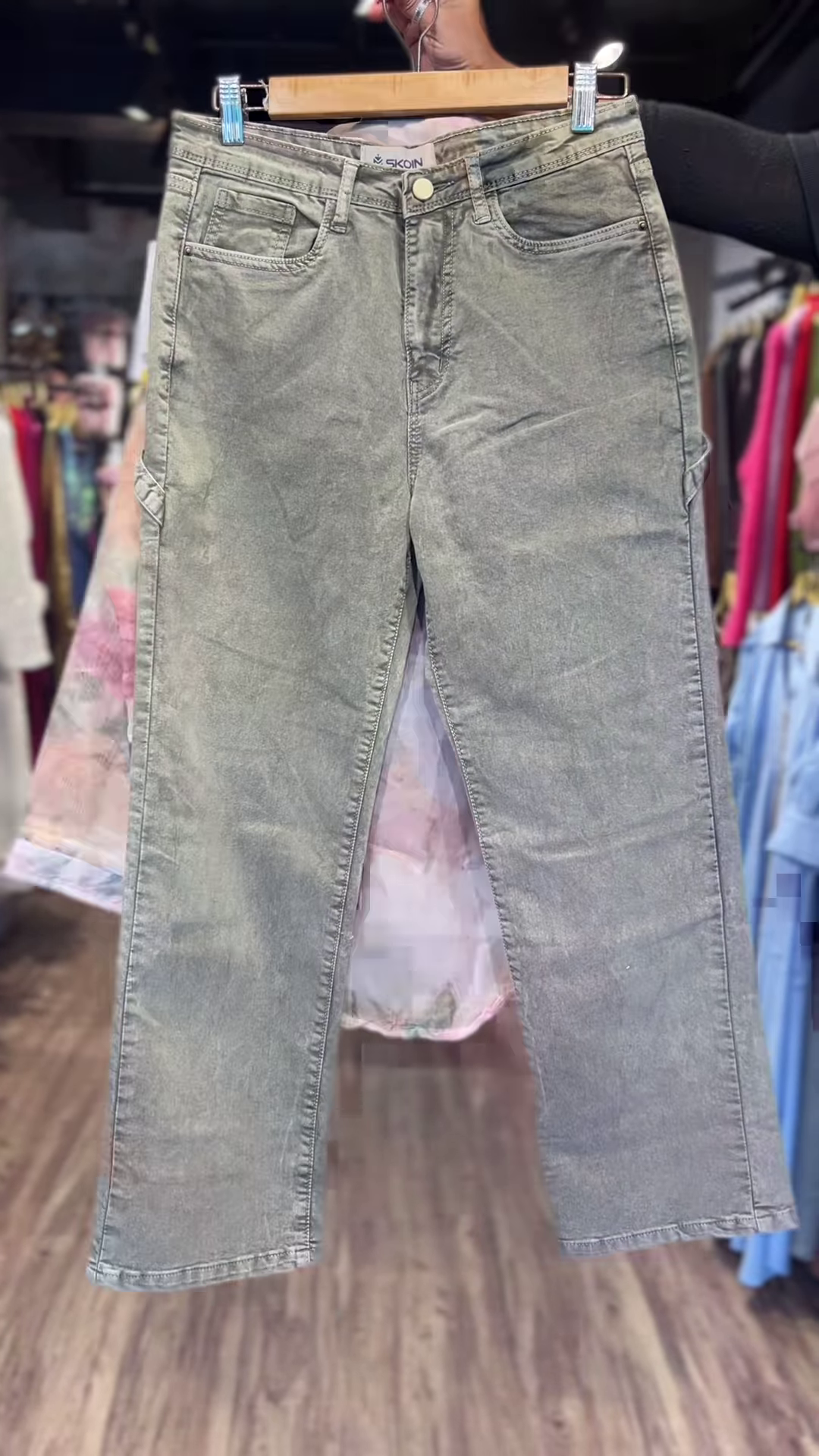 Sheer Floral Print Shirt with Ribbed Knit Tank – Elegant Layered Look - Image 2