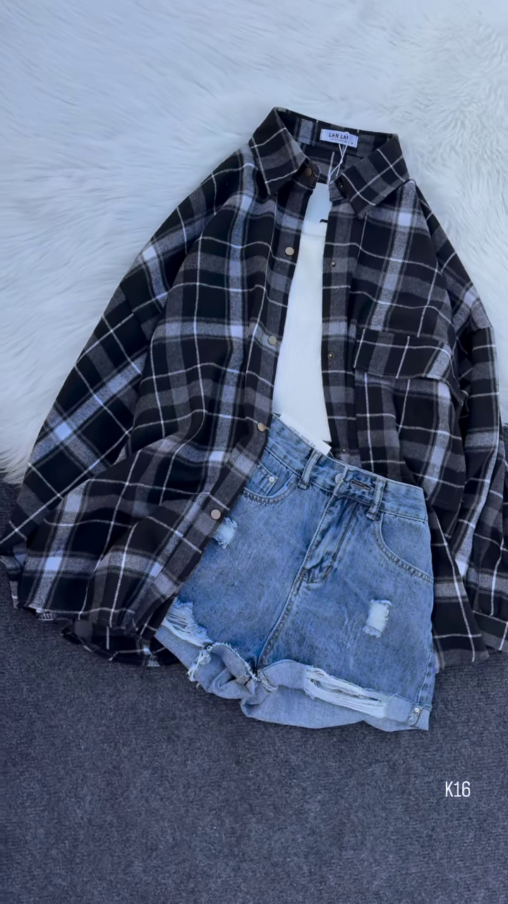 Oversized Plaid Flannel Shirt – Classic & Cozy