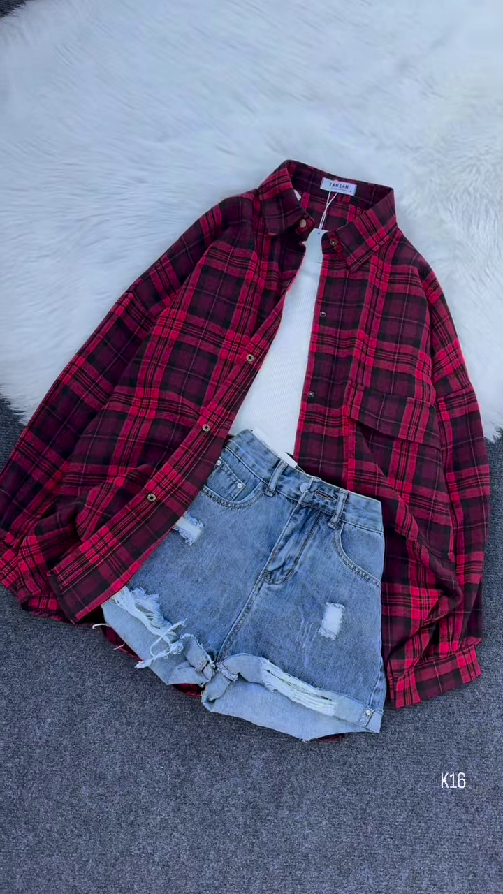 Oversized Plaid Flannel Shirt – Classic & Cozy - Image 2