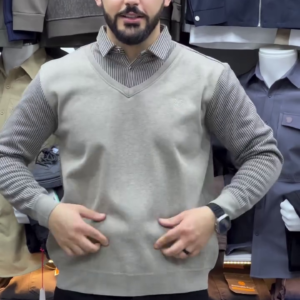 LIGHT GRAY V-NECK SWEATER WITH CHEST LOGO